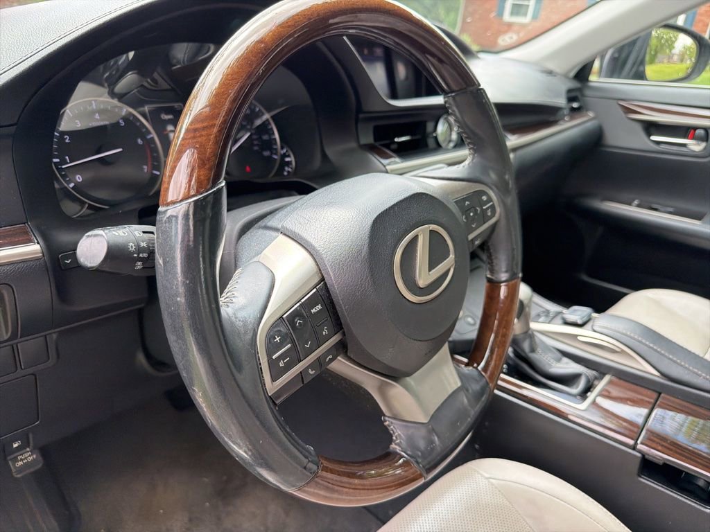 Used 2016 Lexus ES 350 w/ Luxury Package w/Wood Trim FWD image 17