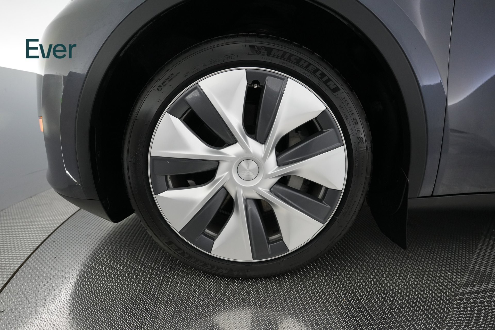Used 2023 Tesla Model Y Long Range AWD/4WD image 19