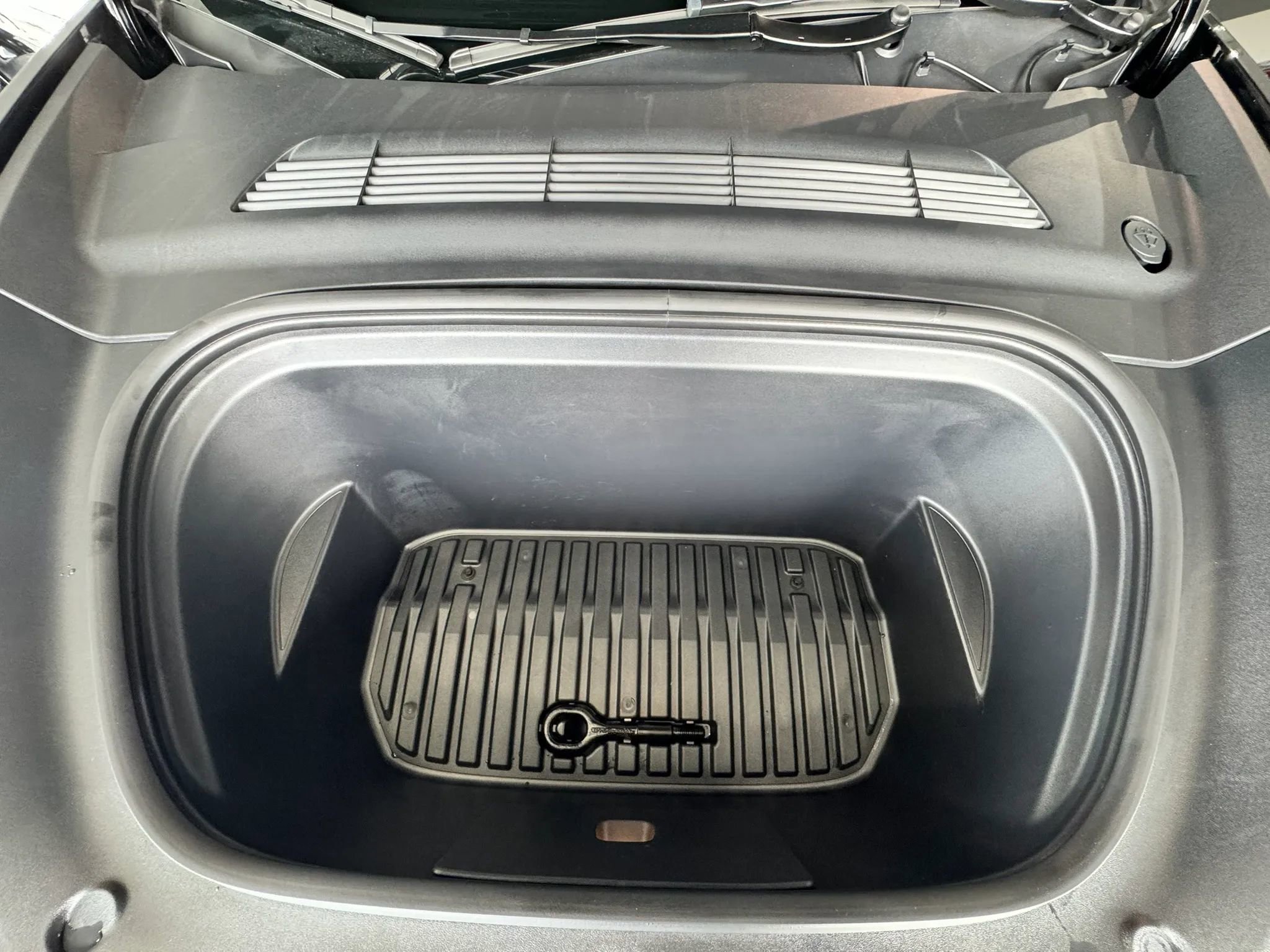 Used 2024 Tesla Model Y Long Range image 39