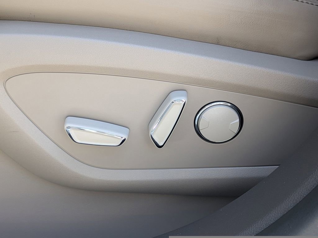Certified 2023 Lincoln Nautilus Reserve w/ Luxury Package AWD/4WD image 23