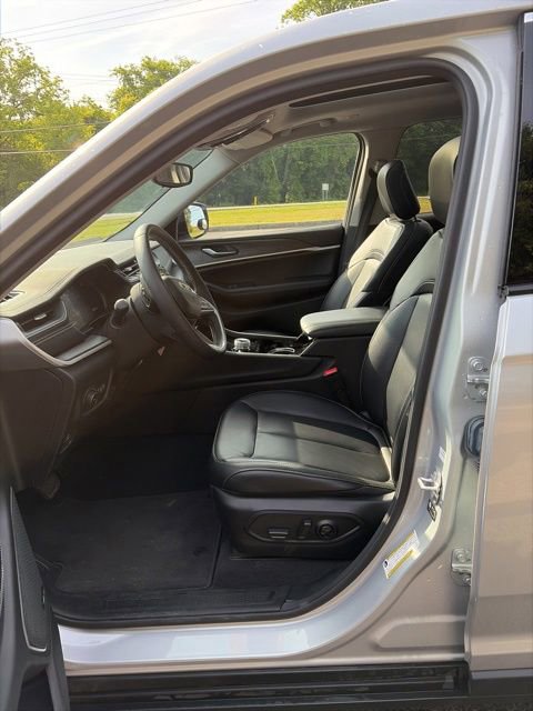 Used 2021 Jeep Grand Cherokee L Limited AWD/4WD image 13
