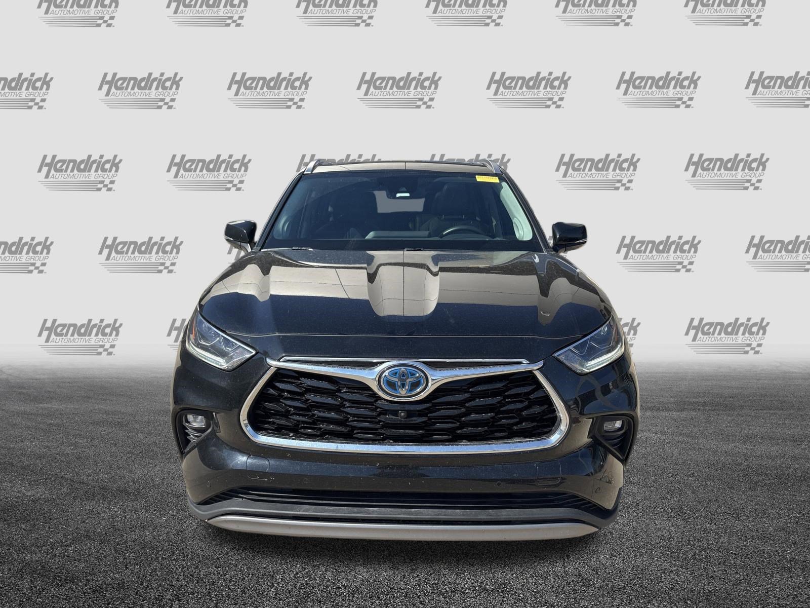 Used 2024 Toyota Highlander Platinum image 3