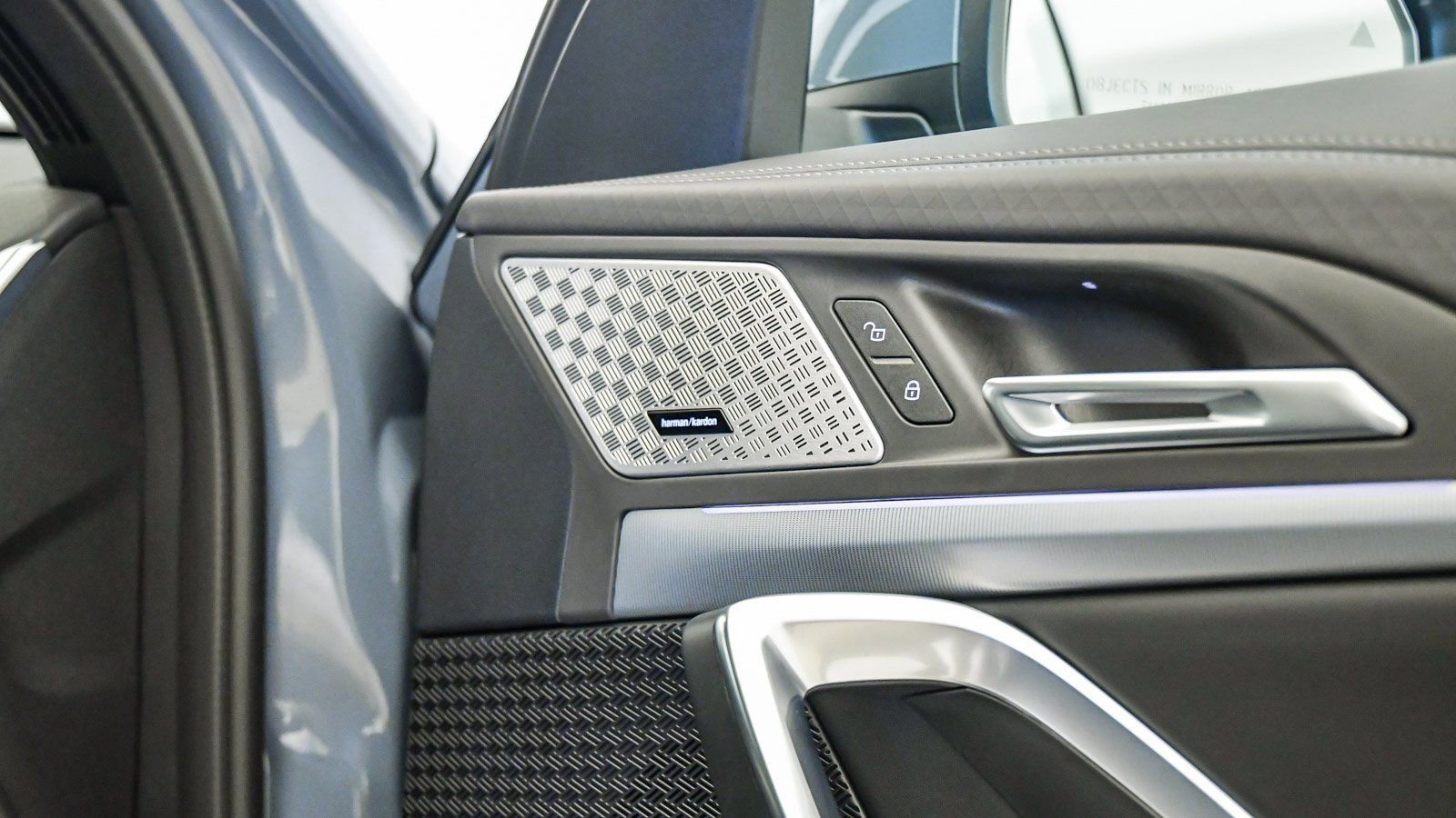 Used 2025 BMW X2 xDrive28i w/ Premium Package image 17