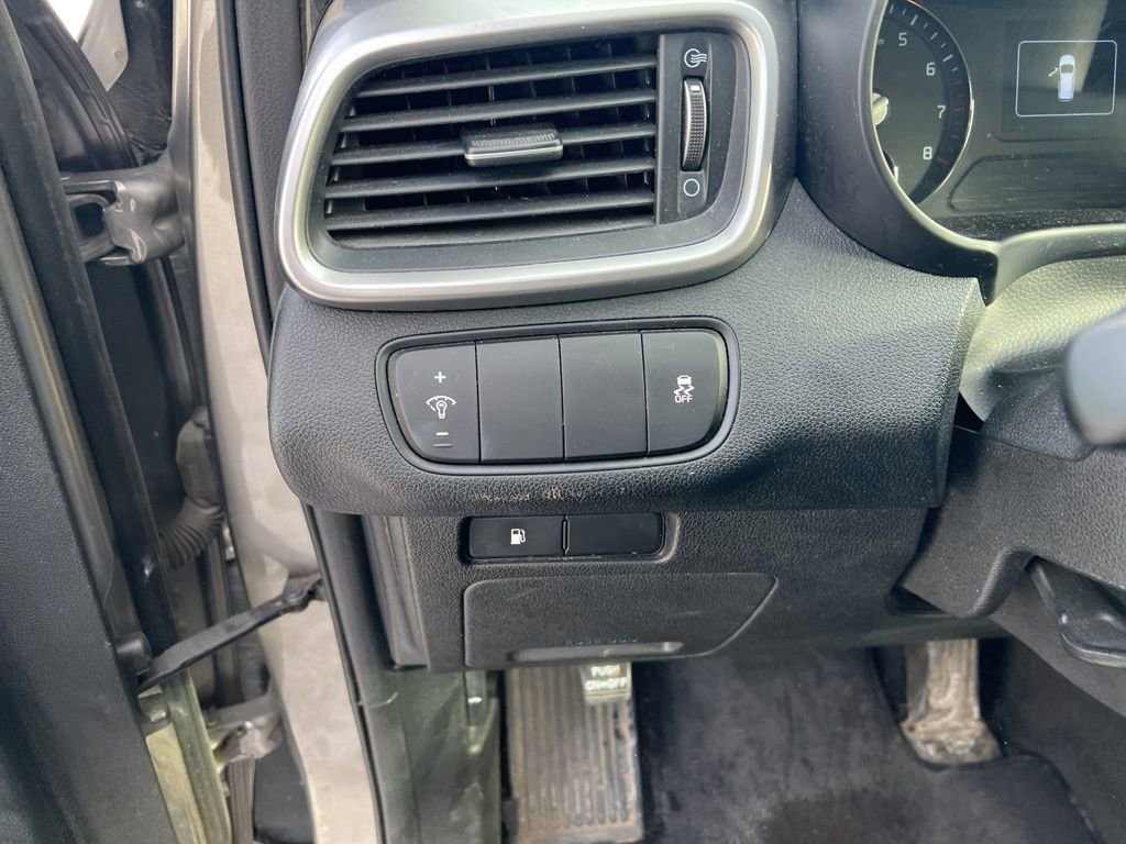 Used 2018 Kia Sorento LX image 8