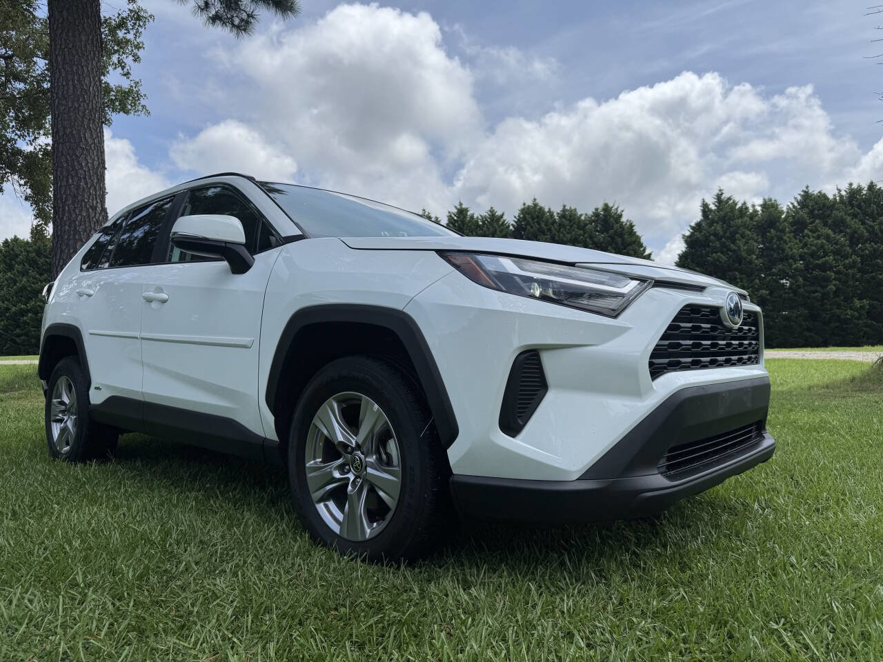 Used 2022 Toyota RAV4 XLE image 7