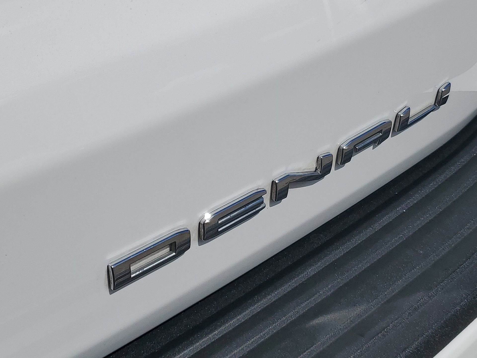 Used 2024 GMC Yukon XL Denali w/ Advanced Technology Package RWD image 7