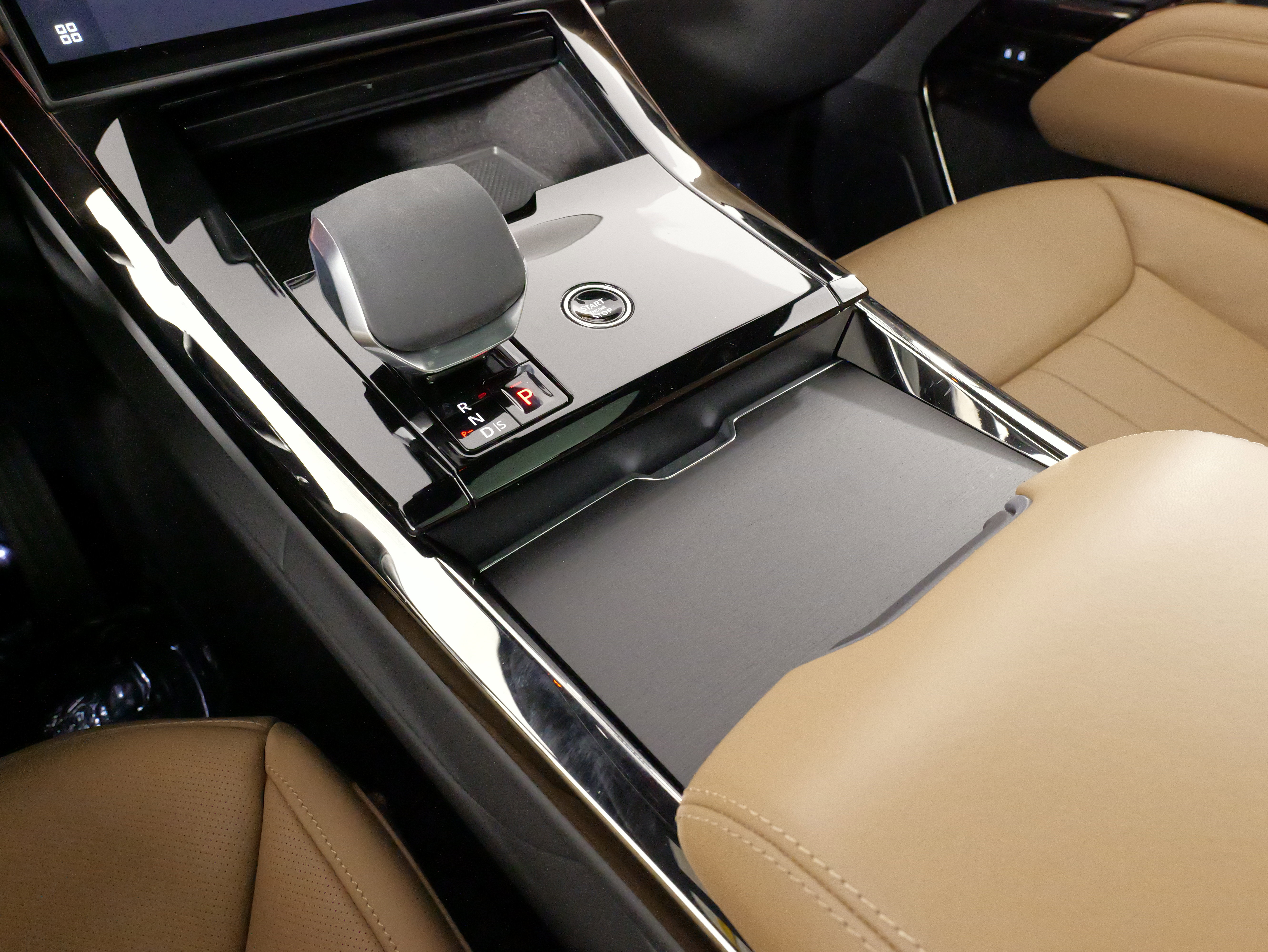 Used 2025 Land Rover Range Rover Sport SE image 59