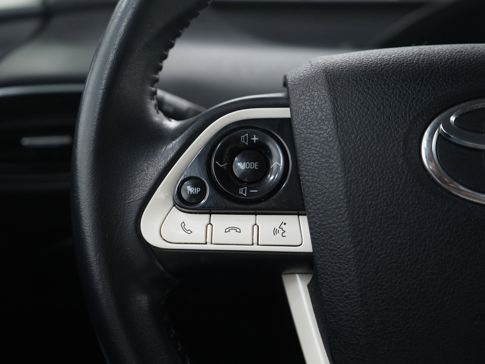 Used 2018 Toyota Prius Prime Premium image 23