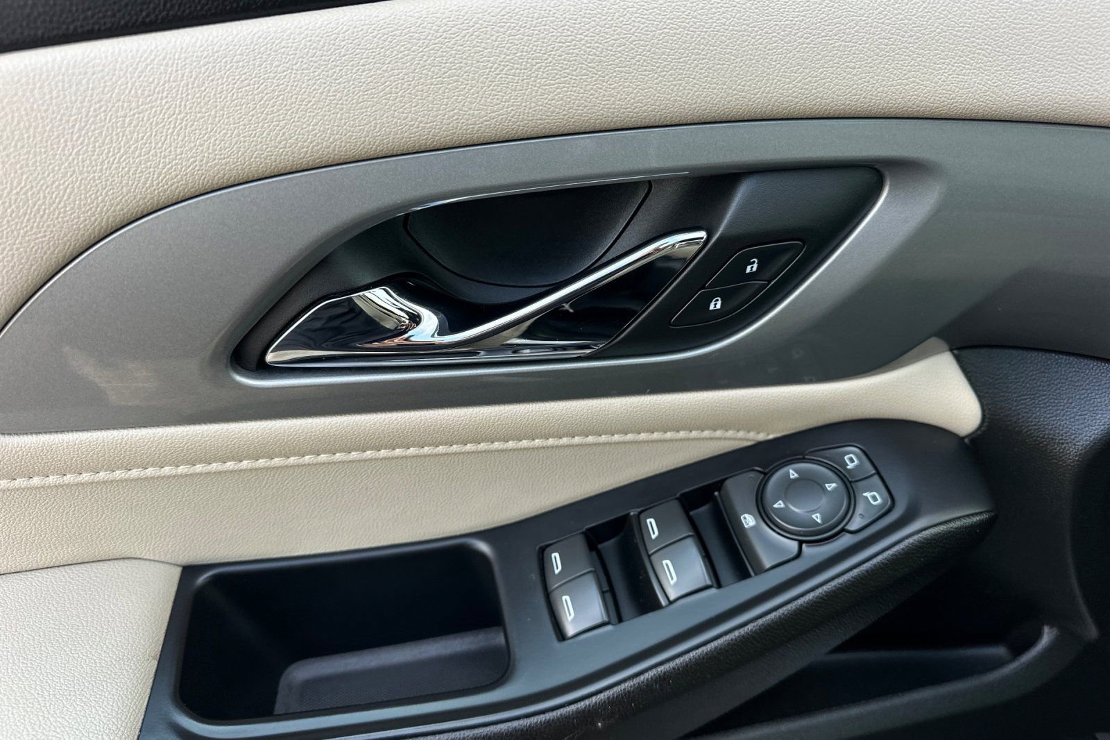 Certified 2023 Chevrolet Traverse LS w/ Midnight/Sport Edition image 11