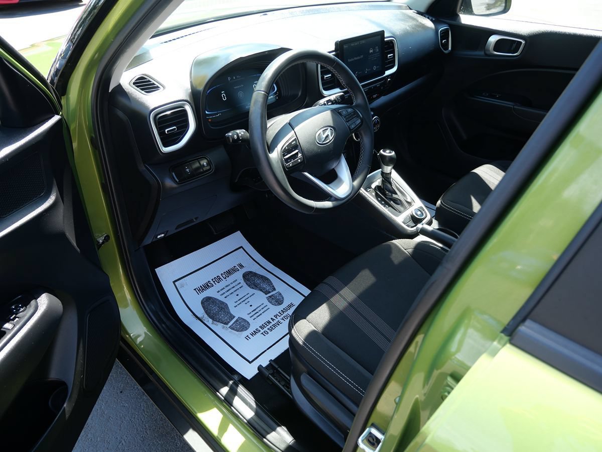 Used 2024 Hyundai Venue SEL FWD image 9