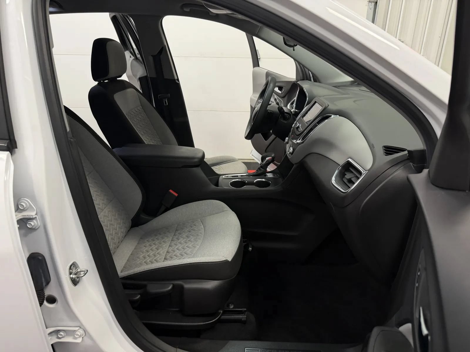 Used 2023 Chevrolet Equinox LS w/ LS Convenience Package AWD/4WD image 45