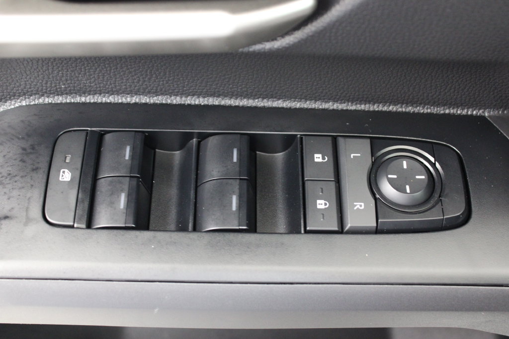 Used 2025 Toyota Tacoma TRD Off-Road AWD/4WD image 17