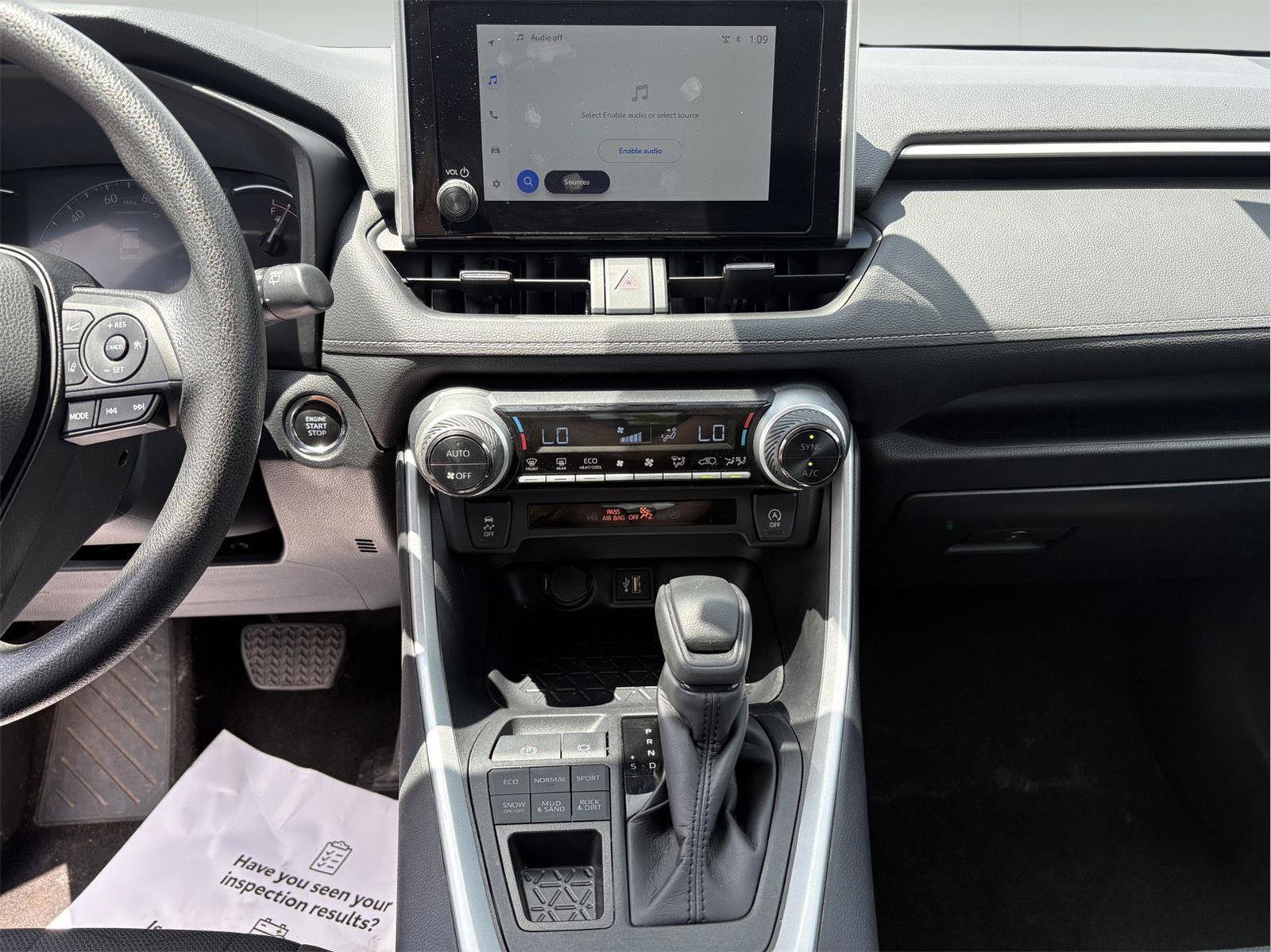 Used 2025 Toyota RAV4 XLE AWD/4WD image 18