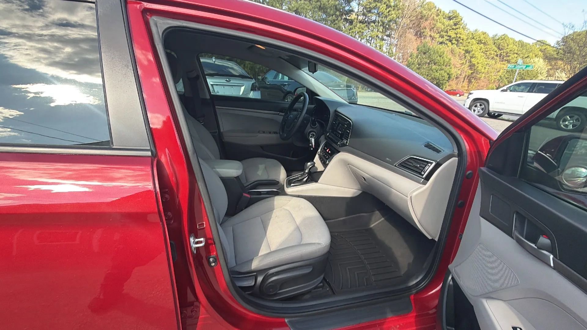 Used 2017 Hyundai Elantra SE image 12