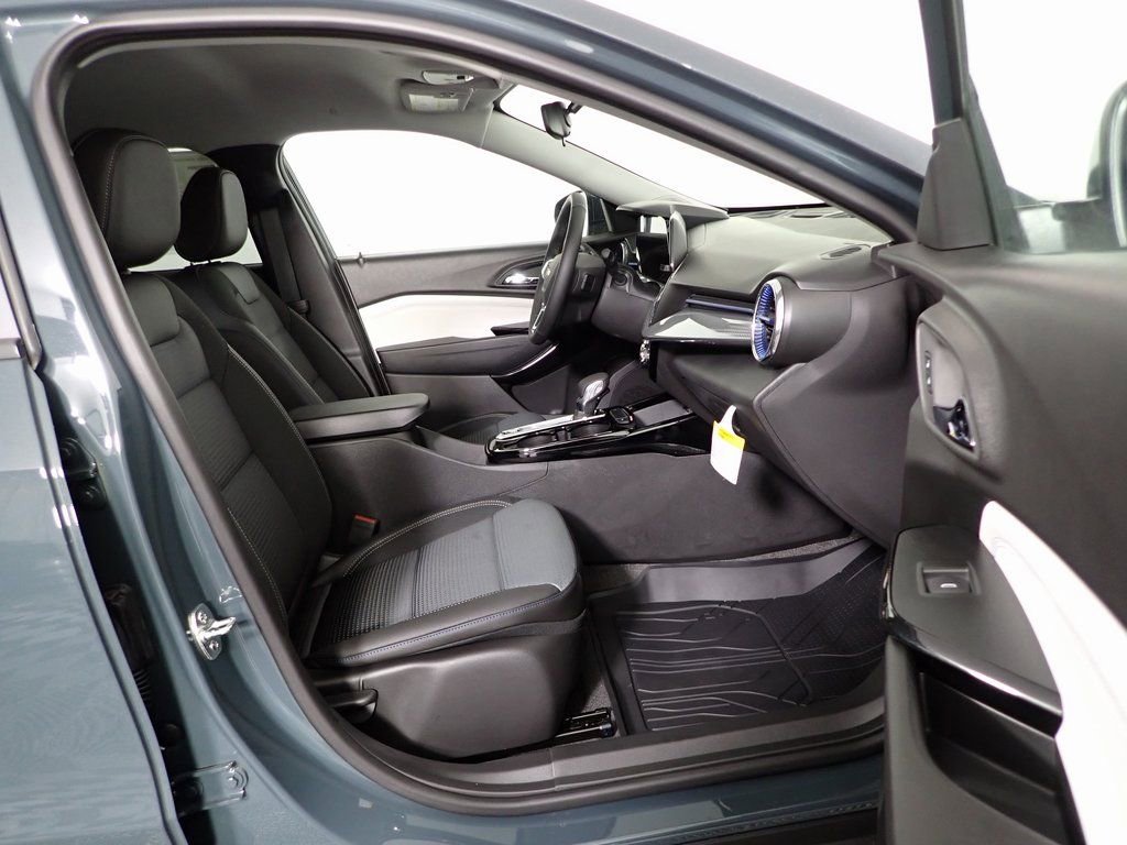 New 2026 Chevrolet Trax LT w/ LT Convenience Package image 28