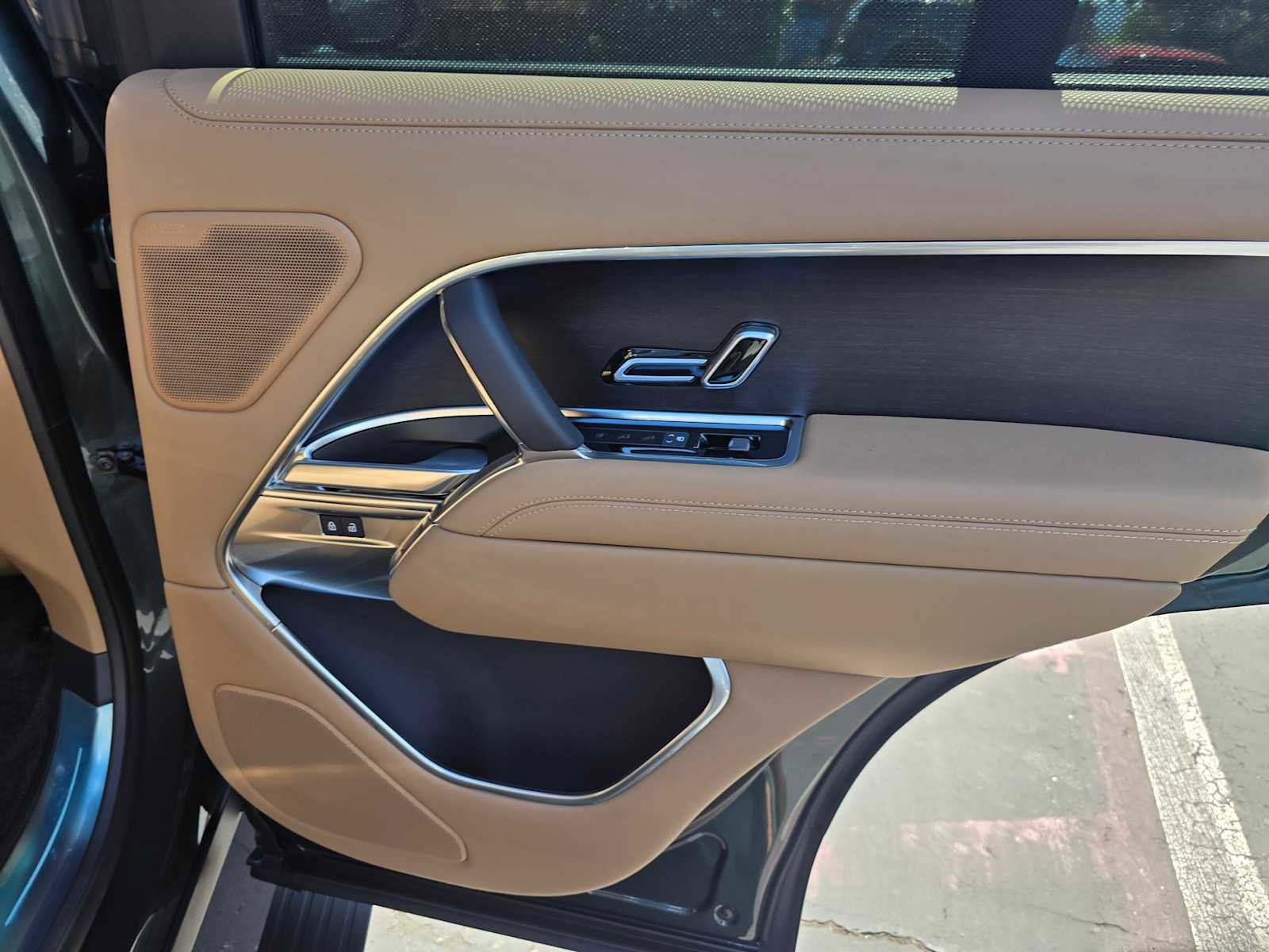 New 2025 Land Rover Range Rover SE image 13