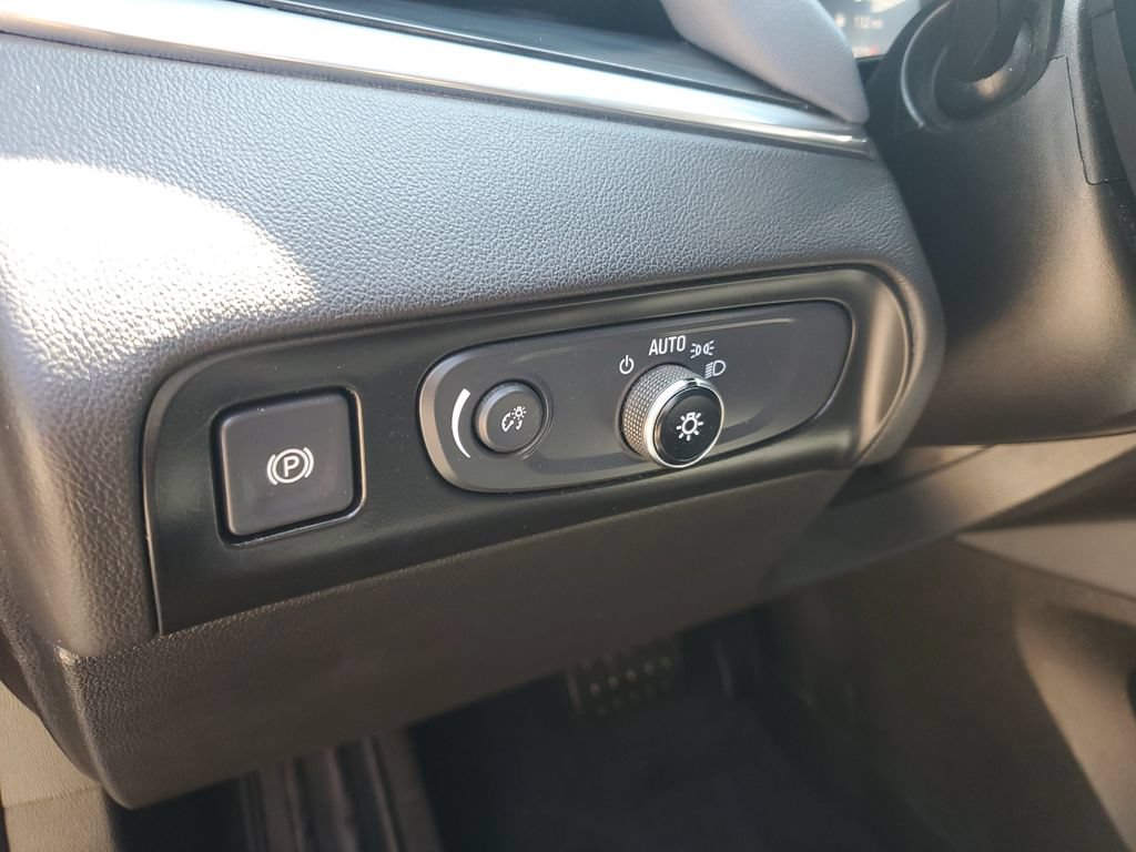 Used 2021 Buick Enclave Essence FWD image 11