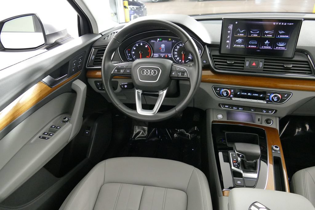 Certified 2022 Audi Q5 2.0T Premium w/ Convenience Package AWD/4WD image 28