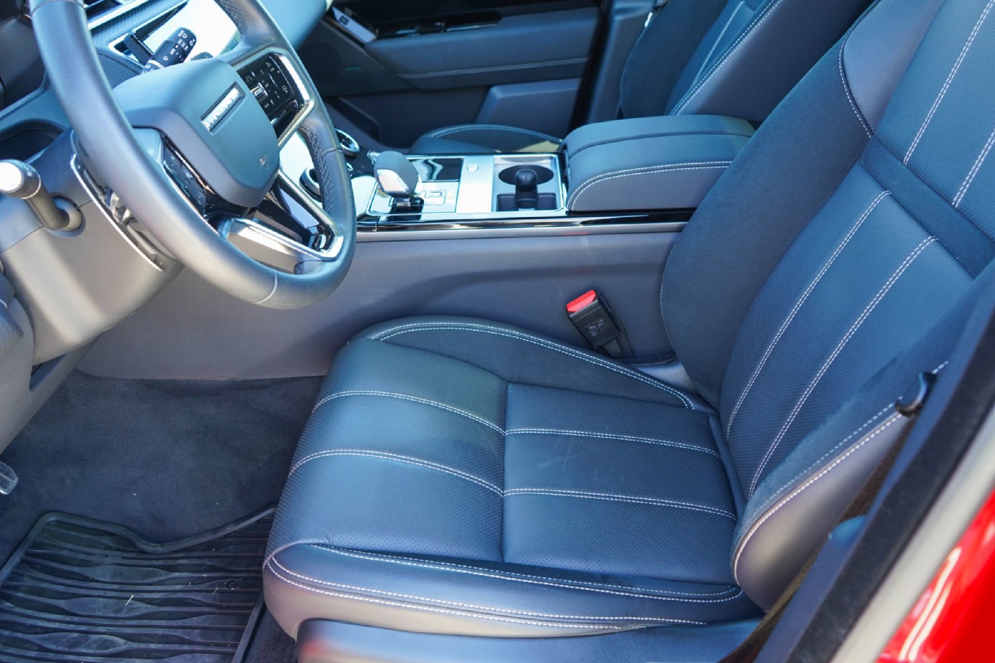 Used 2023 Land Rover Range Rover Velar R-Dynamic S image 8