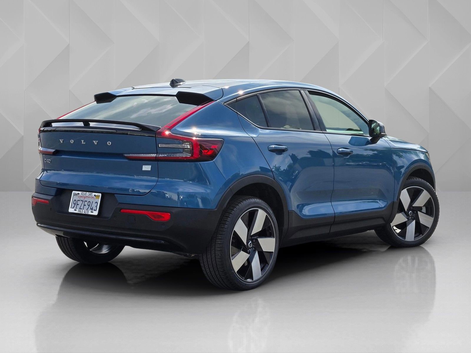 Certified 2023 Volvo C40 P8 Recharge Ultimate w/ Protection Package Premier image 6