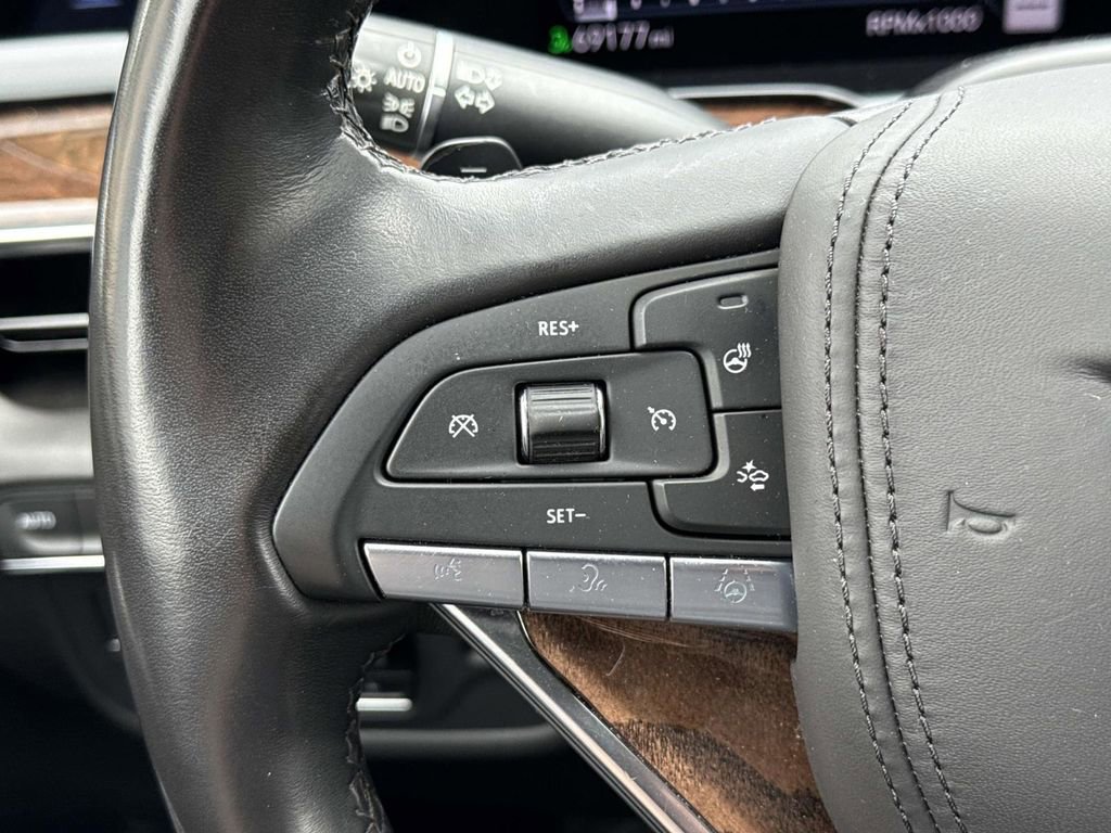 Used 2021 Cadillac Escalade Premium Luxury Platinum AWD/4WD image 37