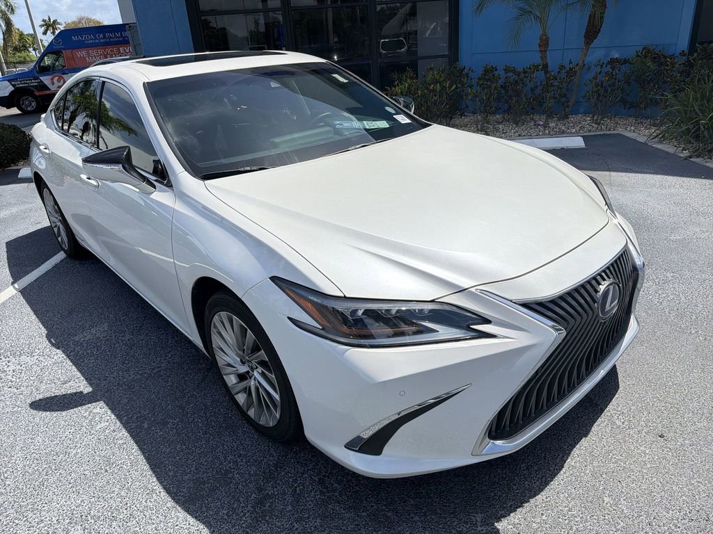 Used 2021 Lexus ES 300h Ultra Luxury w/ Accessory Package 2 image 18