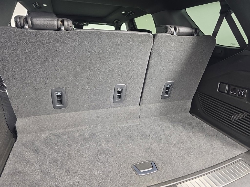 Used 2023 Chevrolet Tahoe High Country image 36