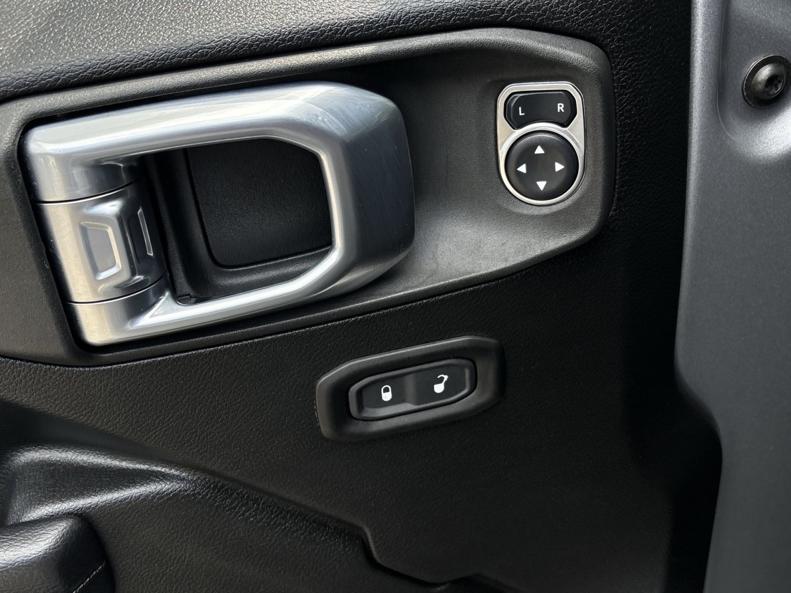 Used 2021 Jeep Wrangler Unlimited Sport AWD/4WD image 15