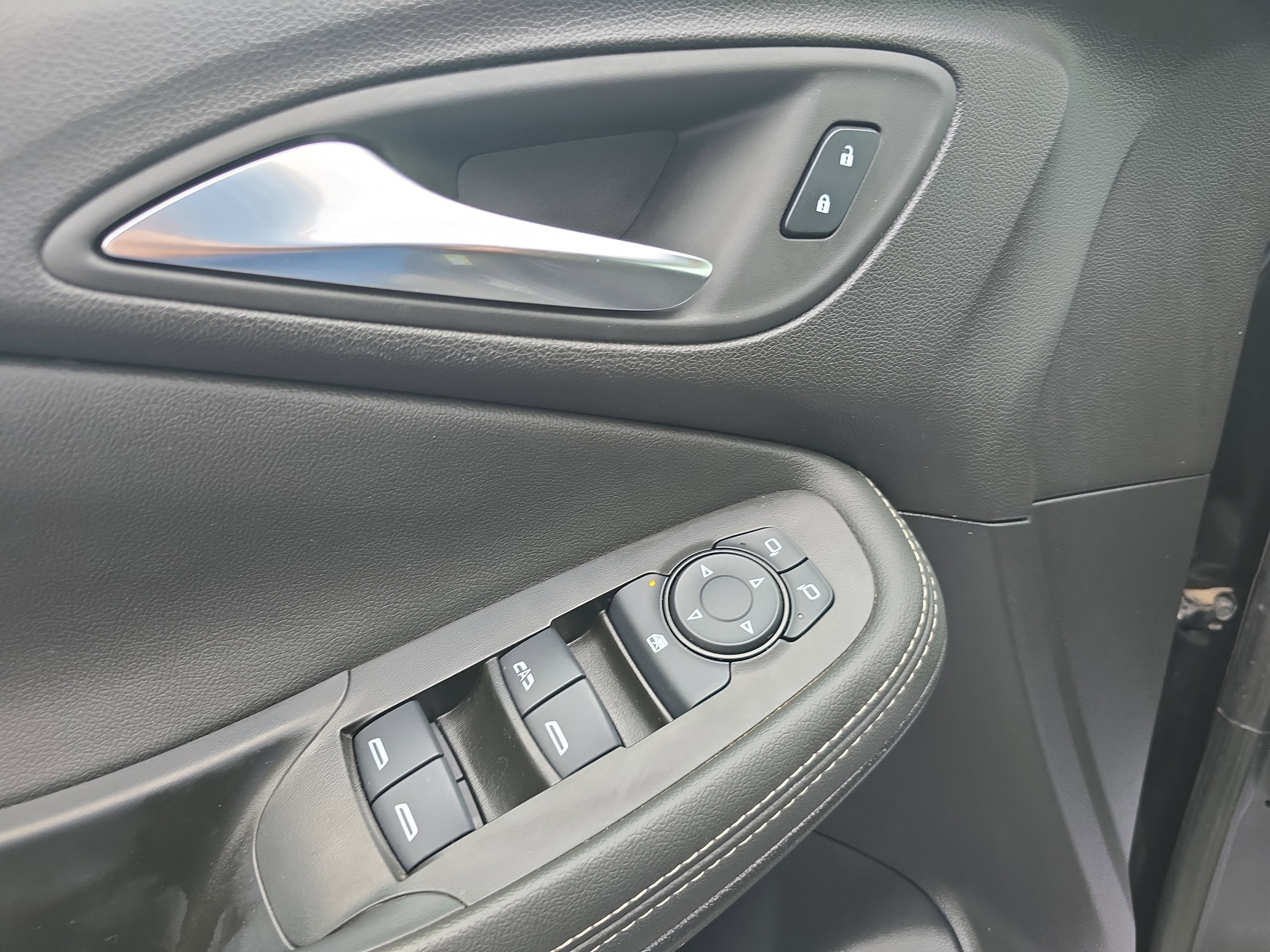 Used 2024 Buick Encore GX Preferred FWD image 17