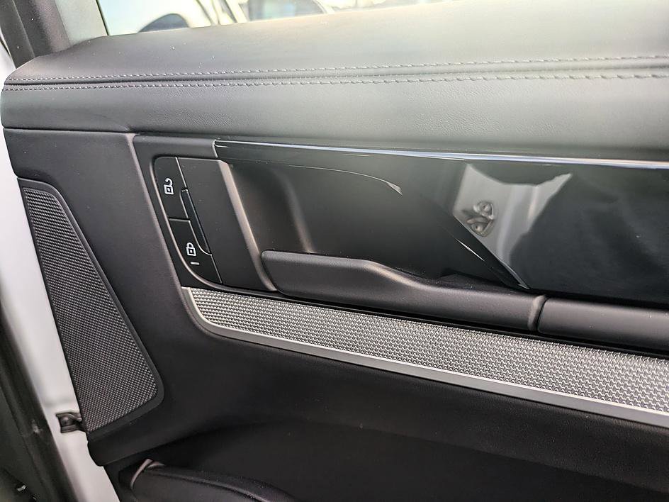 Used 2024 Porsche Cayenne image 37