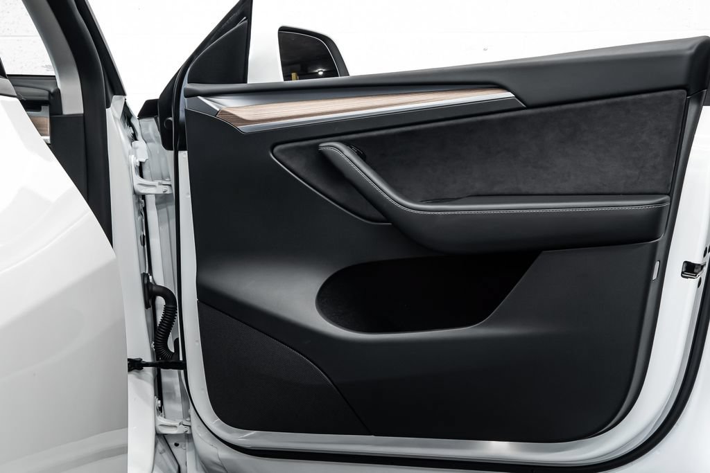 Used 2025 Tesla Model Y Long Range RWD image 18