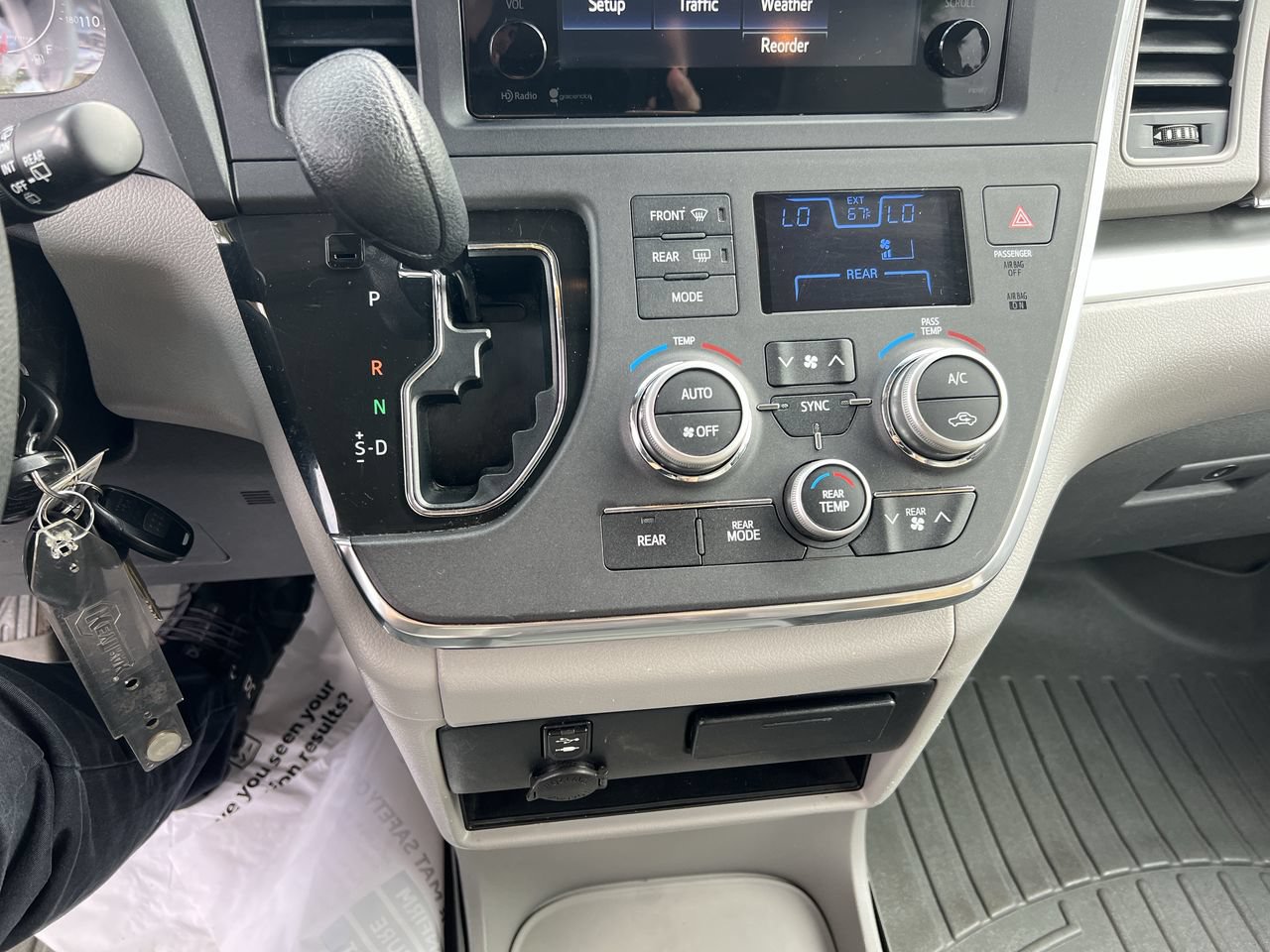 Used 2015 Toyota Sienna LE FWD image 29