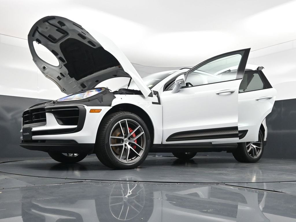 Certified 2023 Porsche Macan S AWD/4WD image 33