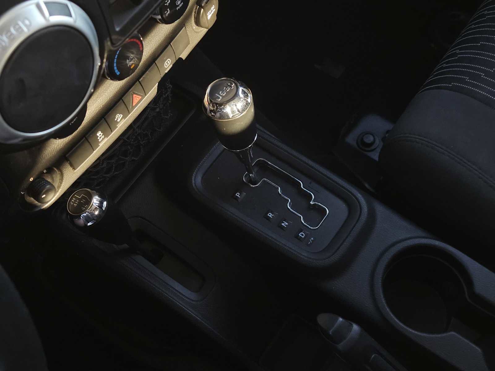 Used 2012 Jeep Wrangler Unlimited Rubicon image 19