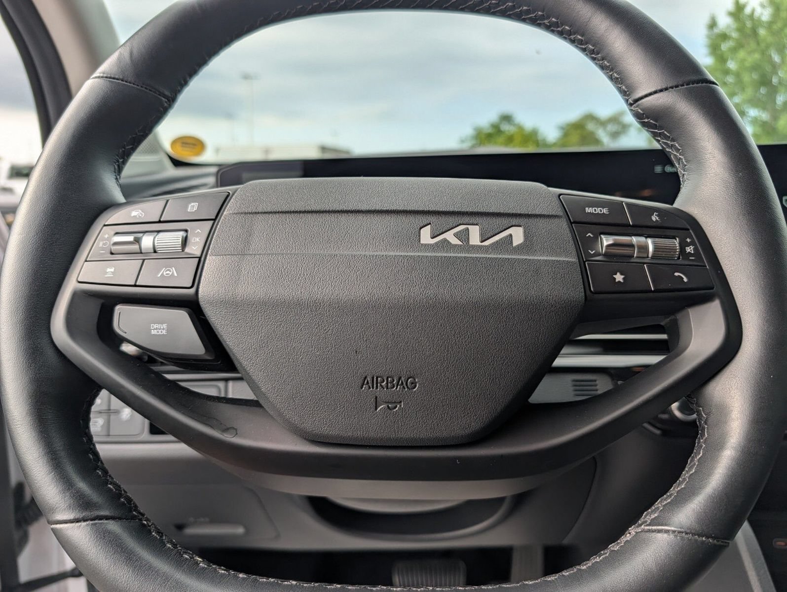 Used 2026 Kia Sportage EX FWD image 25