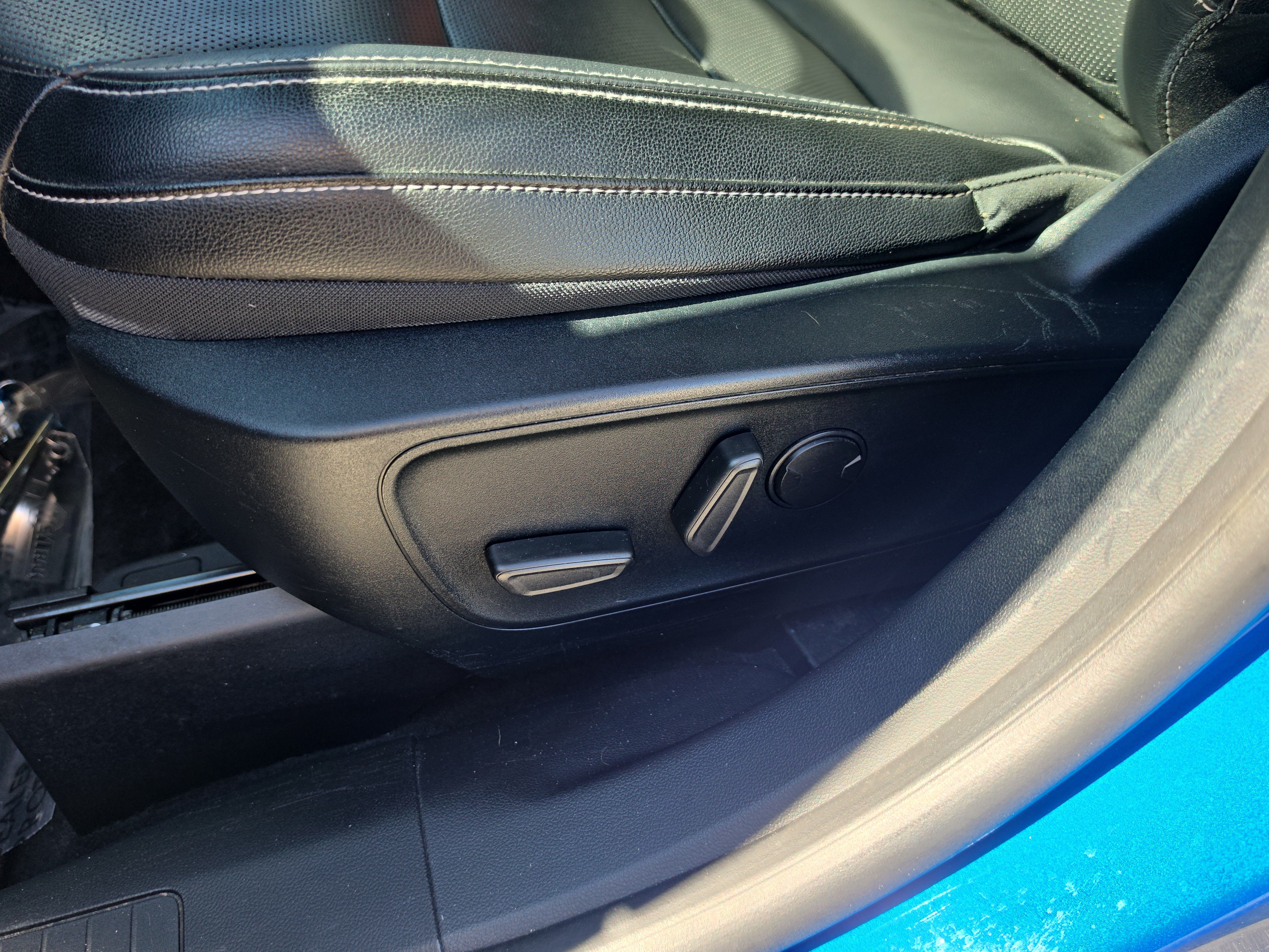 Used 2020 Ford Escape Titanium FWD image 21