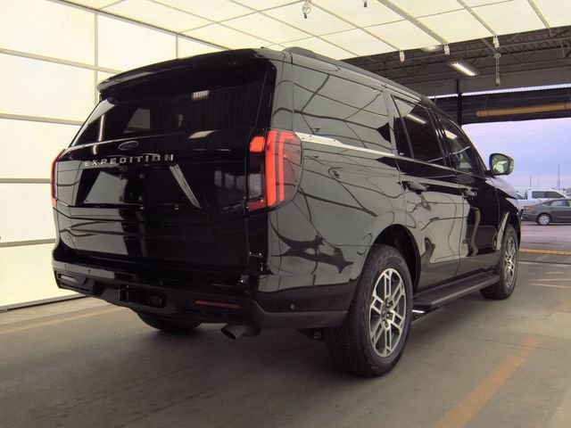 Used 2025 Ford Expedition Active image 3