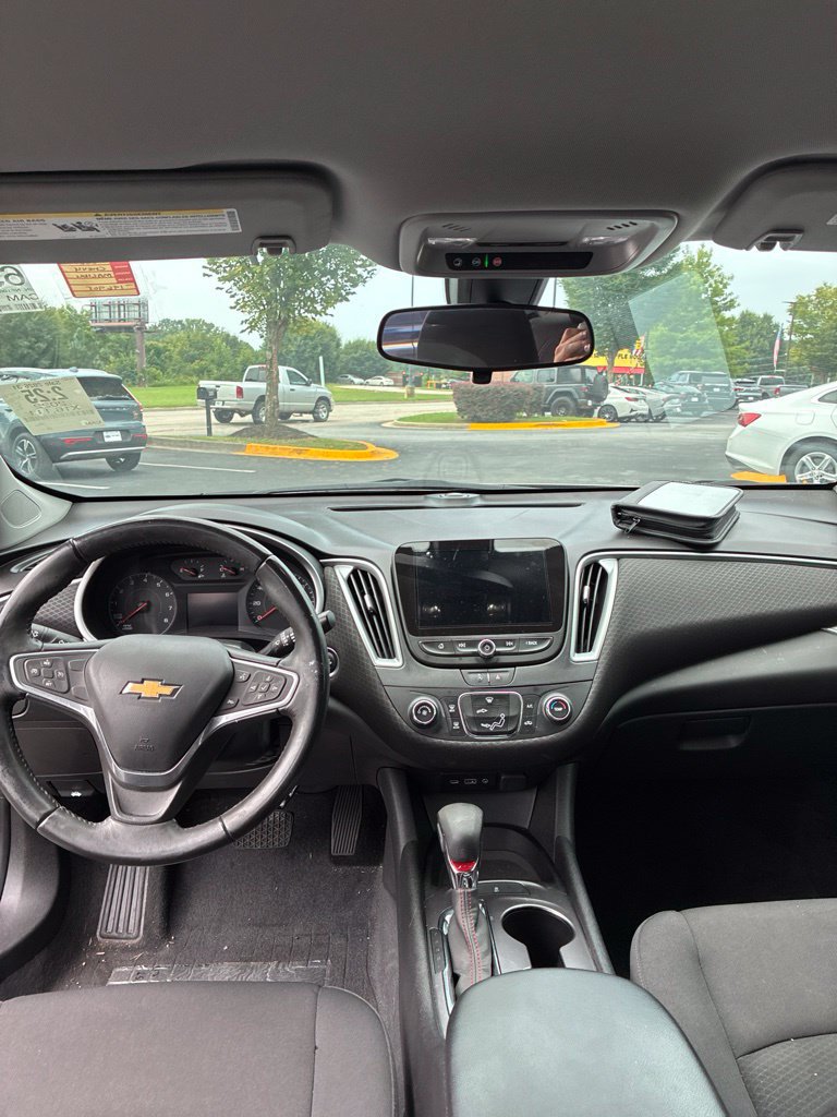 Used 2022 Chevrolet Malibu RS FWD image 11