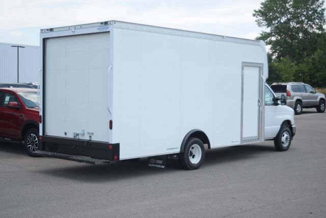 New 2027 Ford E-450 and Econoline 450 Super Duty w/ Power Equipment Group RWD image 20