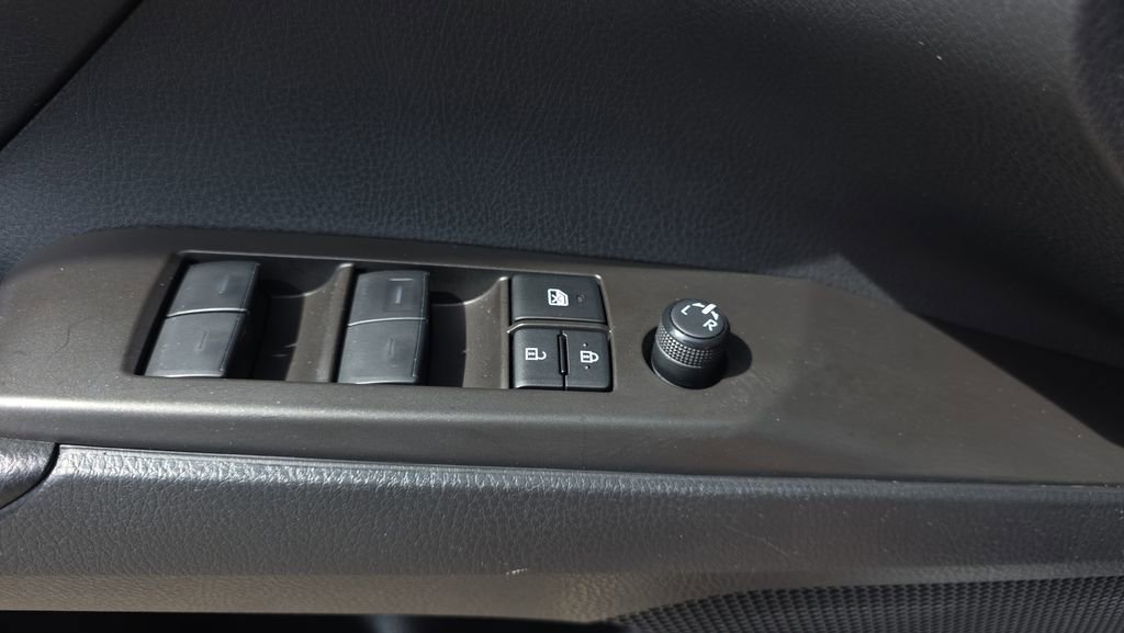 Used 2022 Toyota Camry LE image 21