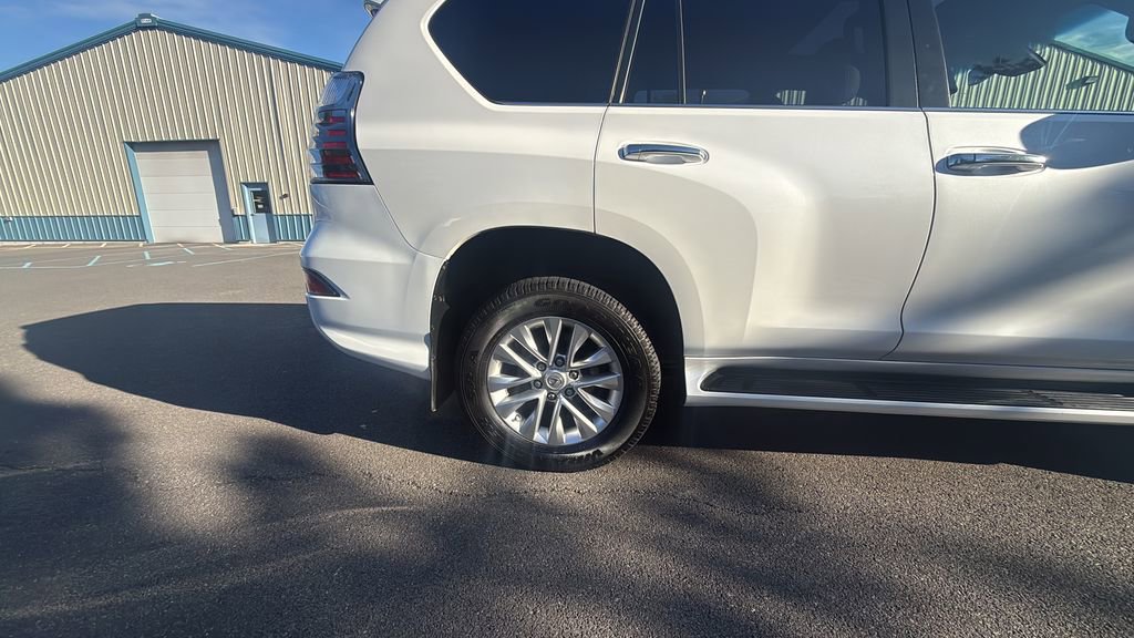 Used 2020 Lexus GX 460 image 20