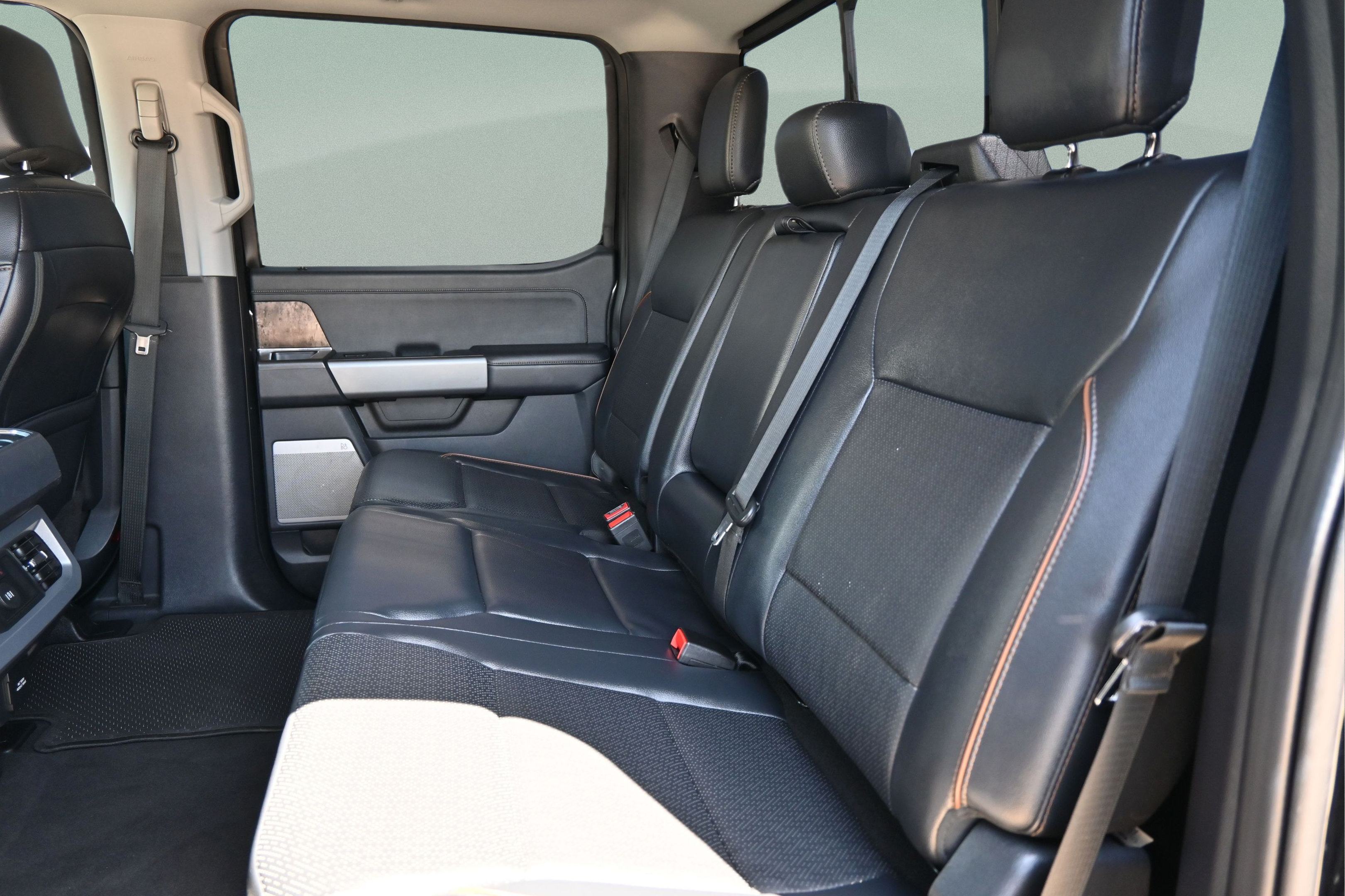 Used 2025 Ford F350 Lariat w/ Lariat Ultimate Package AWD/4WD image 31