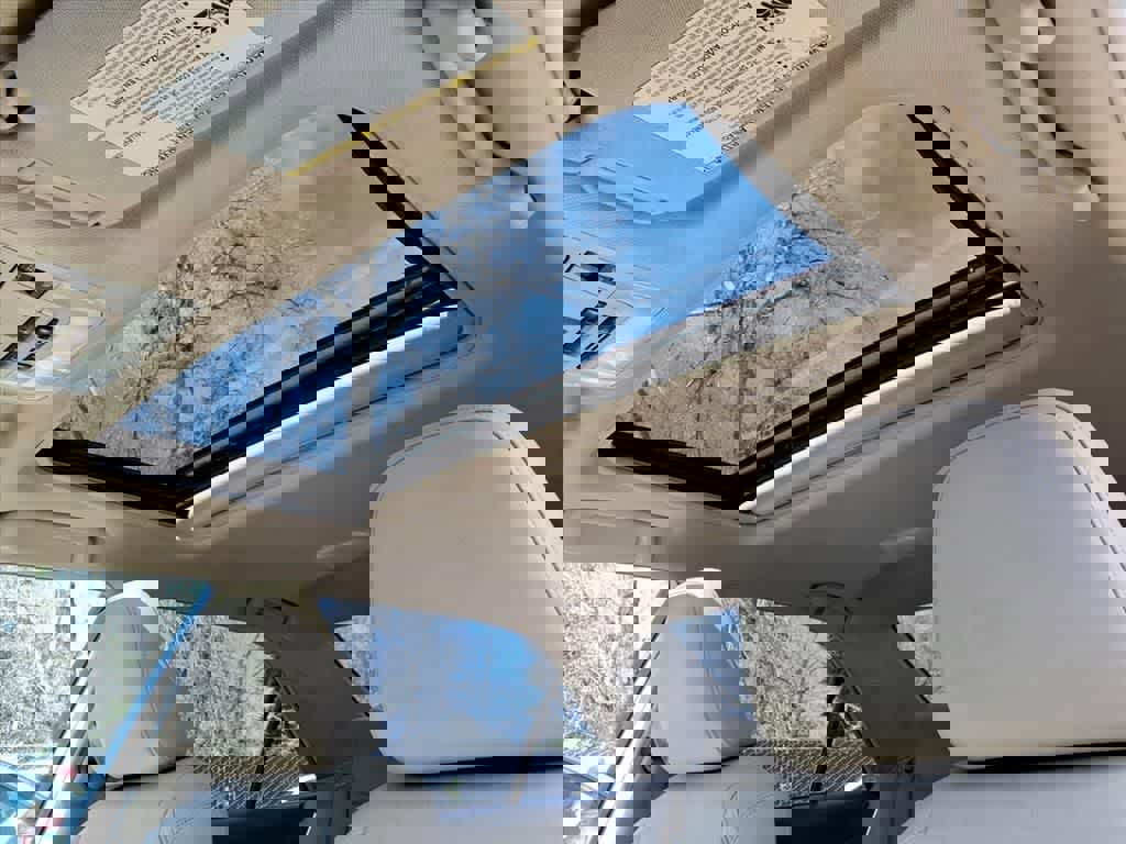 Used 2013 Toyota Camry XLE w/ Leather Pkg image 13