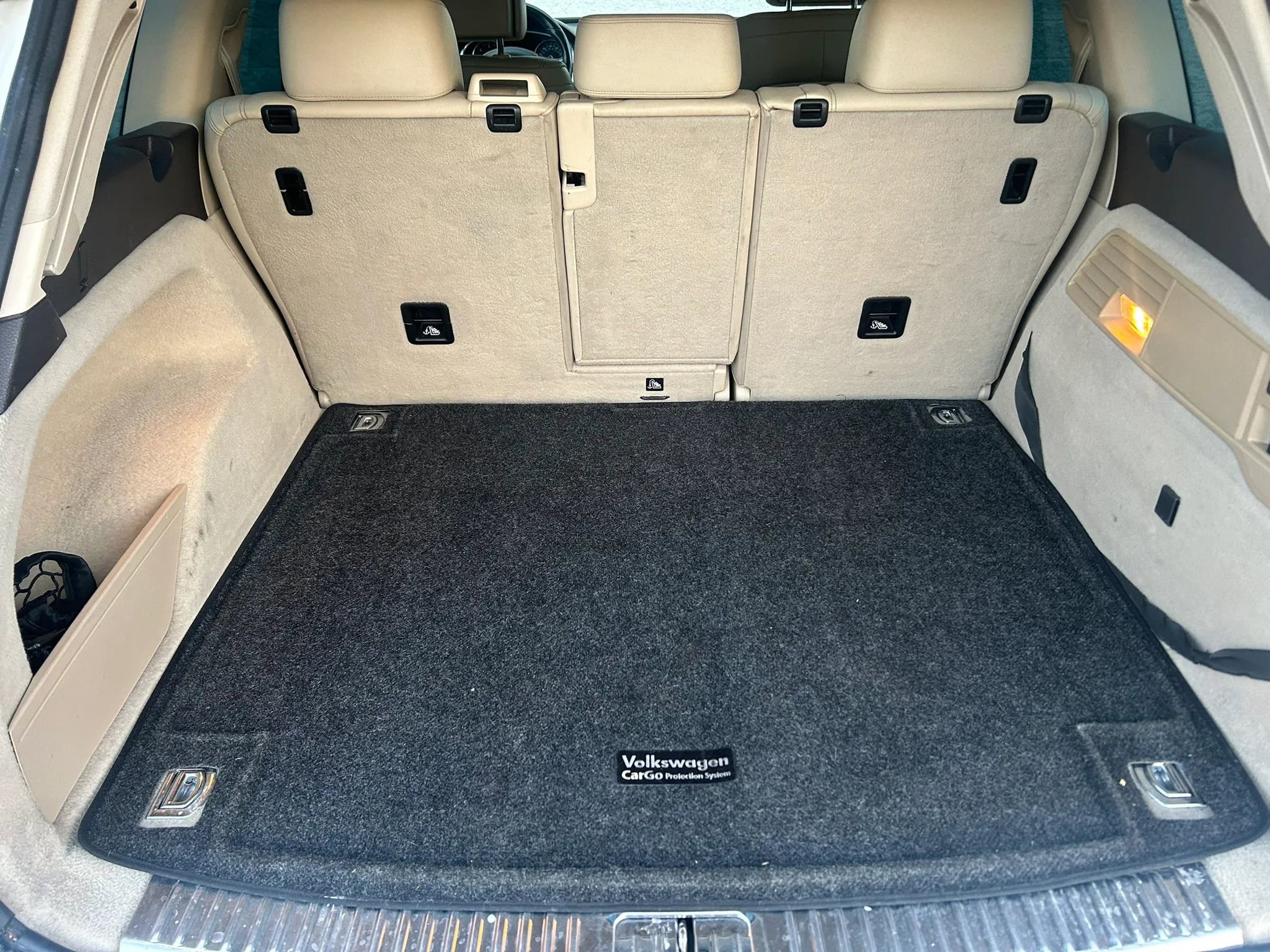 Used 2013 Volkswagen Touareg TDI image 9