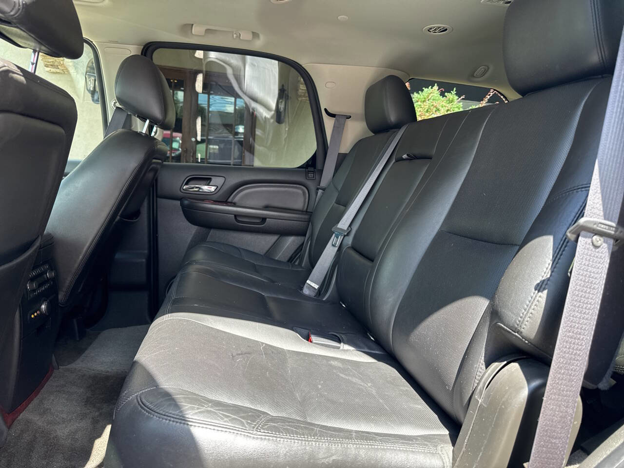 Used 2012 Cadillac Escalade Luxury image 12