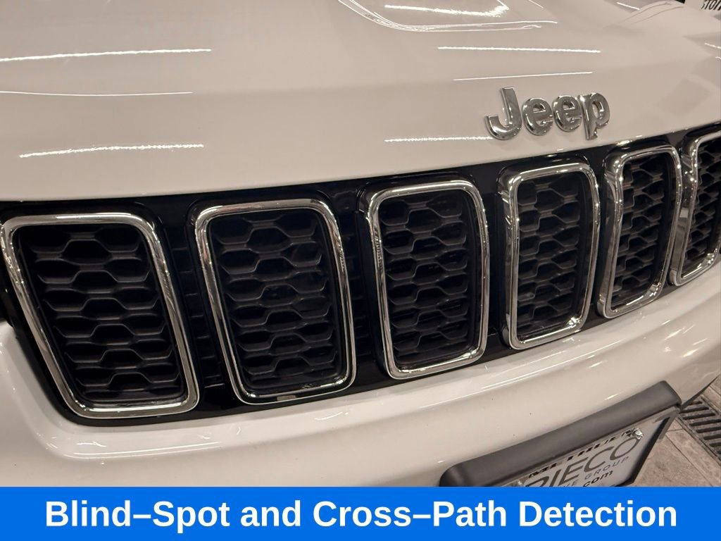 Used 2020 Jeep Grand Cherokee Laredo image 3