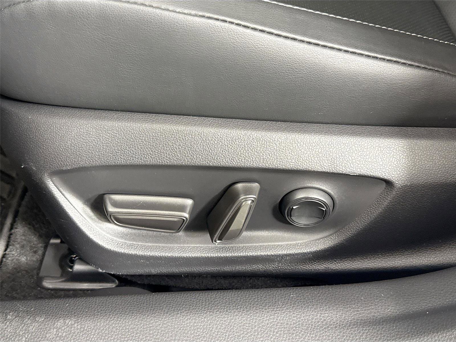 Used 2024 Toyota Prius Limited w/ Limited Premium Package image 33