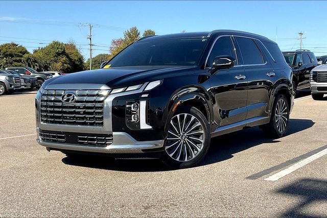 Used 2023 Hyundai Palisade Calligraphy image 2