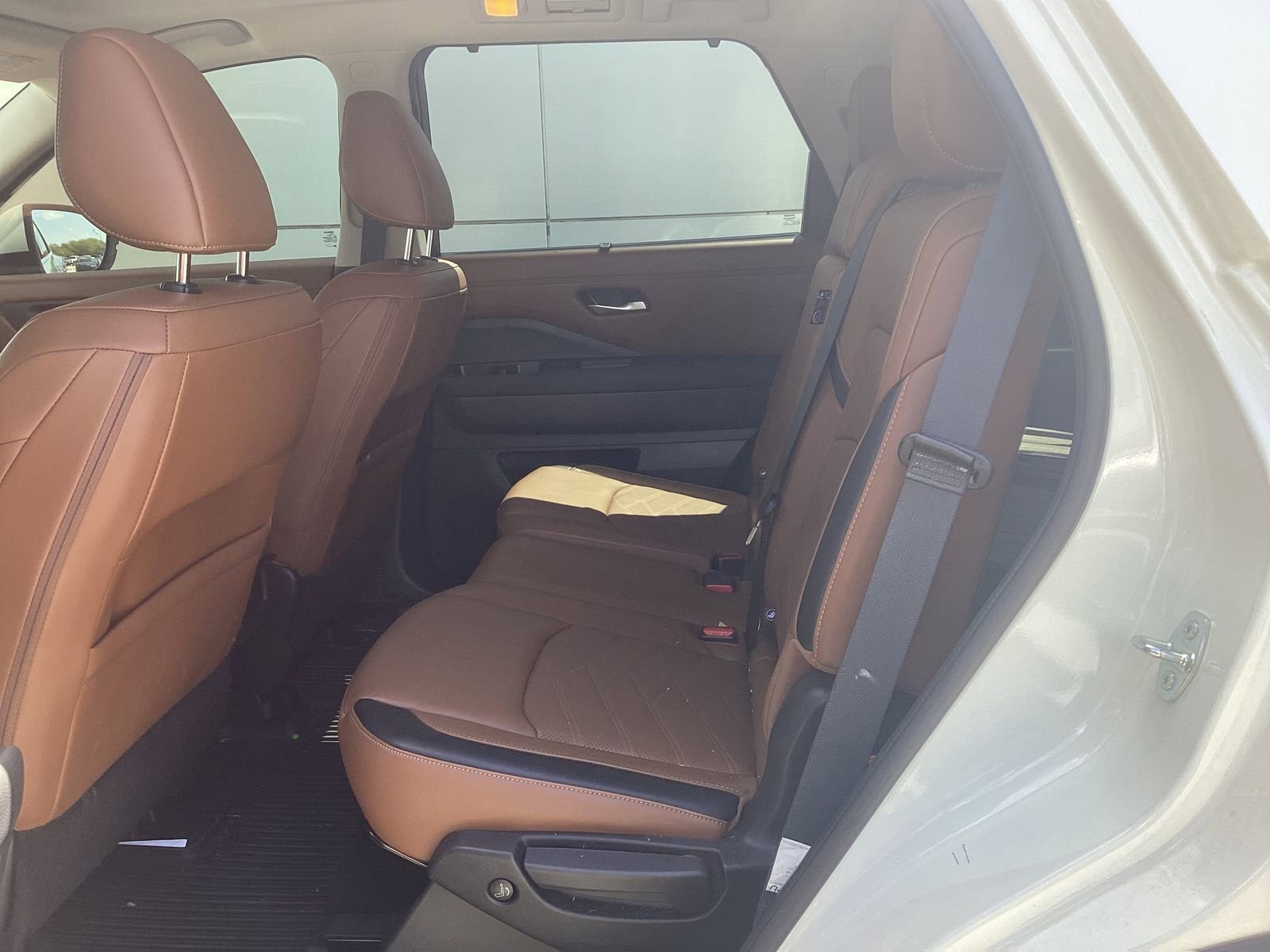 Used 2024 Nissan Pathfinder Platinum w/ Cargo Package AWD/4WD image 6