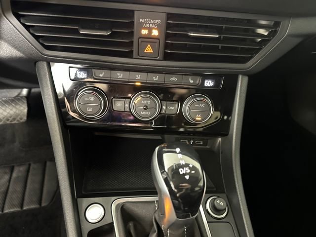 Used 2022 Volkswagen Jetta SE image 23